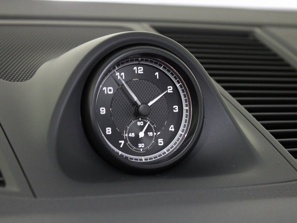 Certified 2025 Porsche Macan image 24