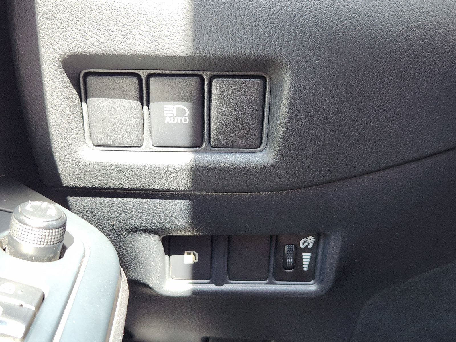 Used 2021 Toyota C-HR LE FWD image 26