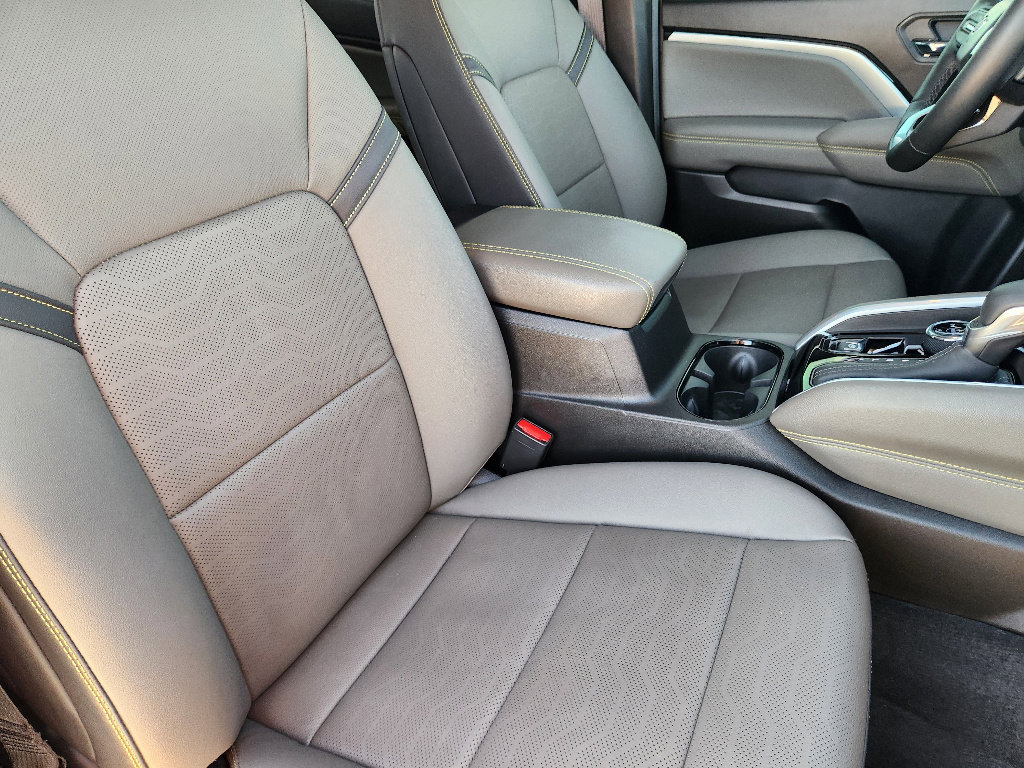 Used 2025 Chevrolet Colorado ZR2 w/ Technology Package image 21