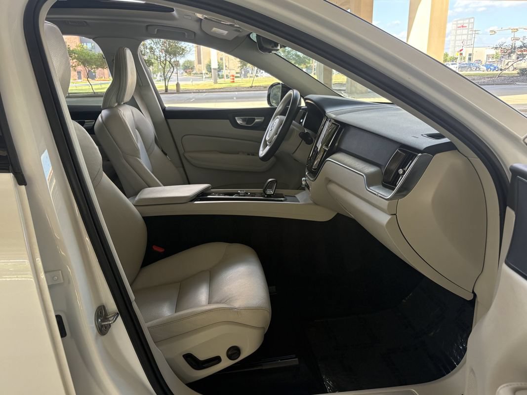 Used 2024 Volvo XC60 B5 Plus AWD/4WD image 29