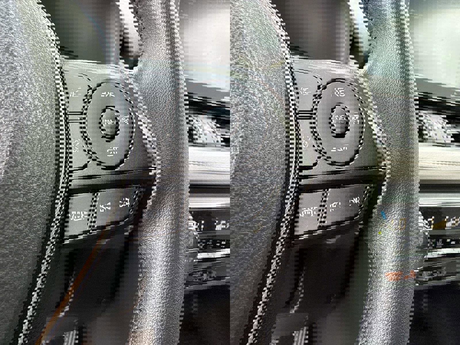 Used 2021 Toyota RAV4 XLE Premium image 30