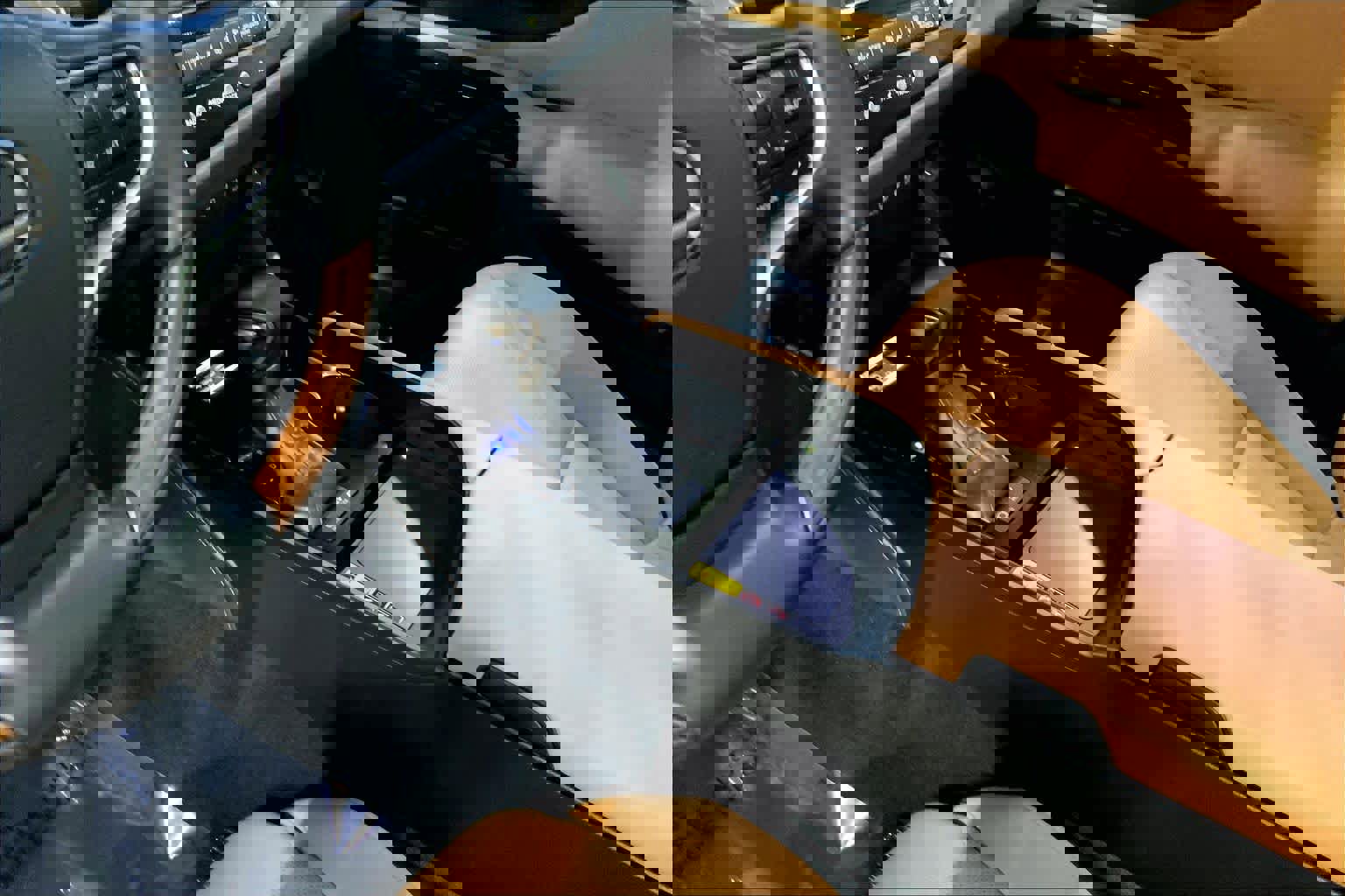 Used 2025 Lexus ES 300h w/ Luxury Package image 16