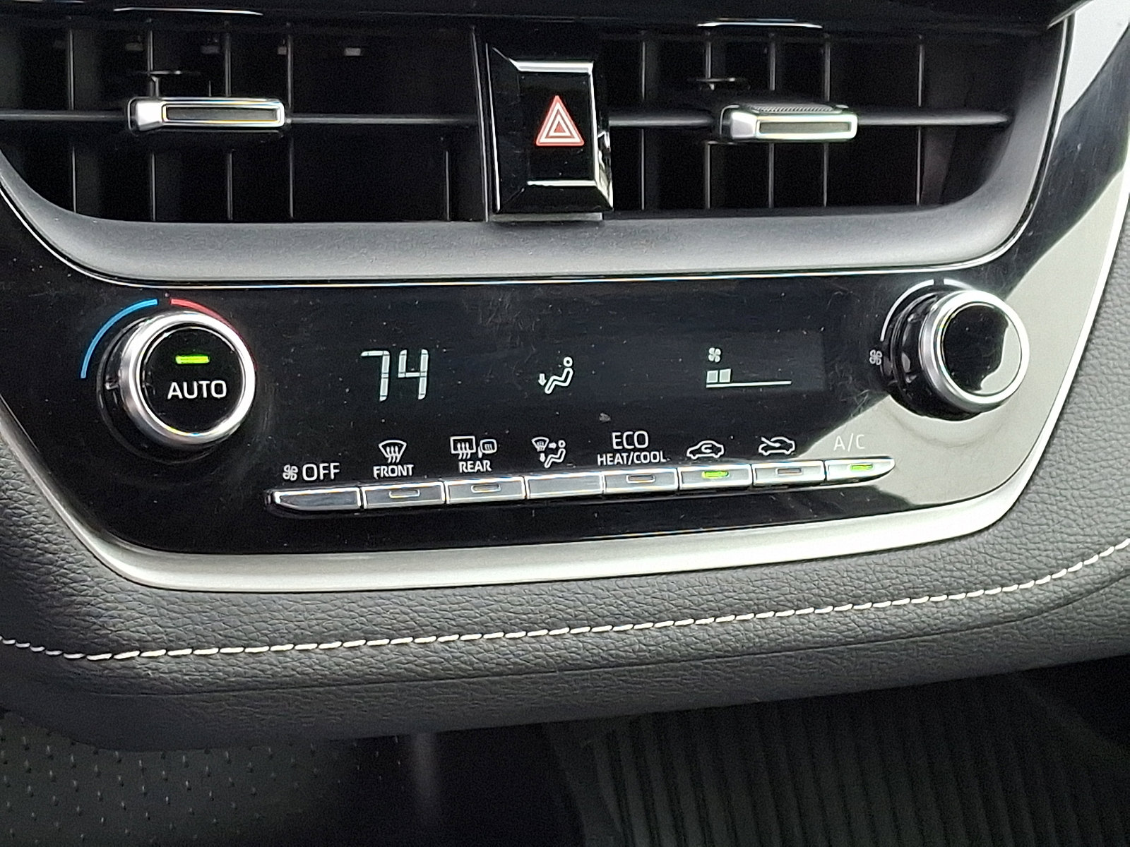 Used 2020 Toyota Corolla SE FWD image 16