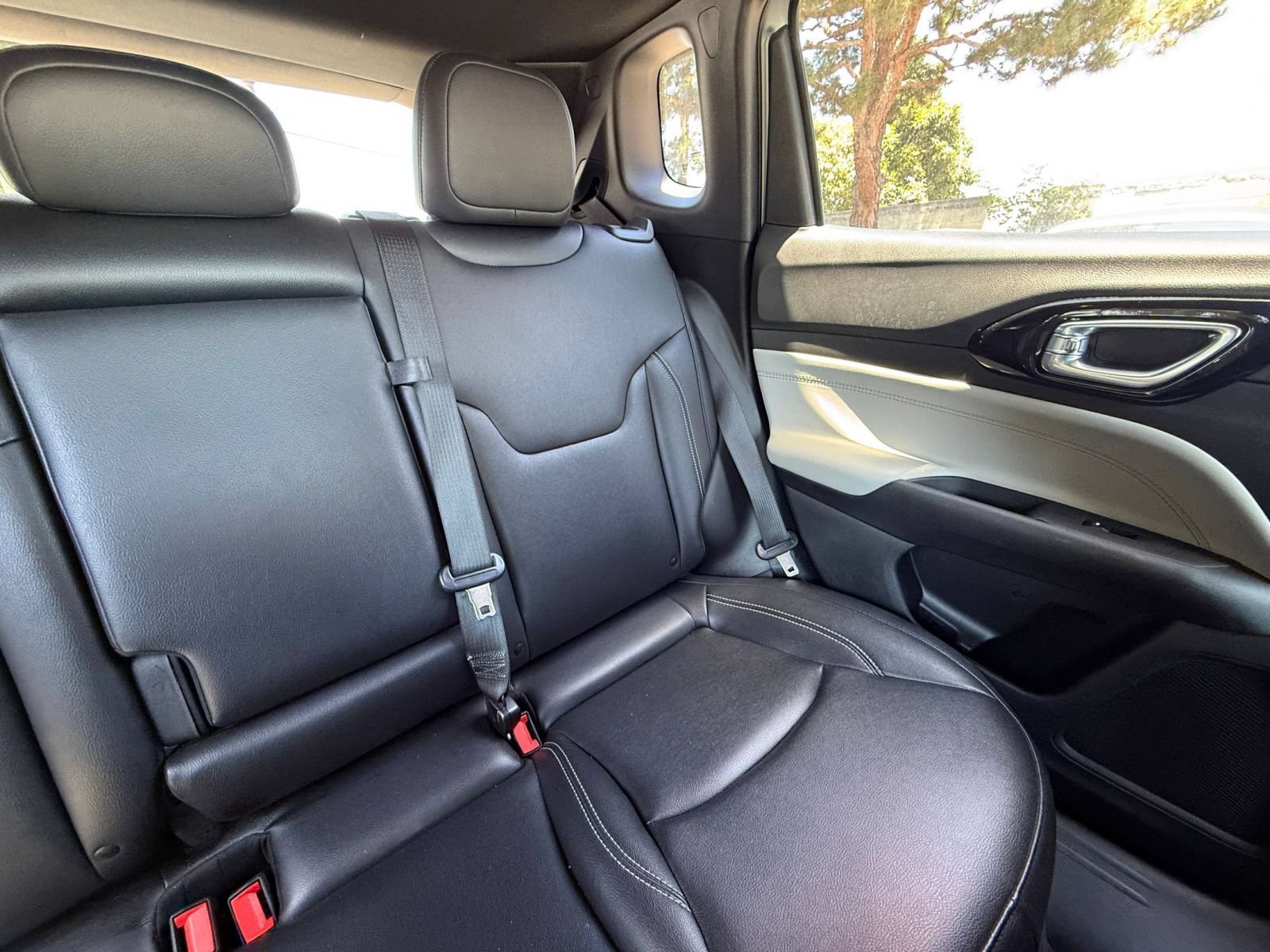 Used 2025 Jeep Compass Limited AWD/4WD image 34