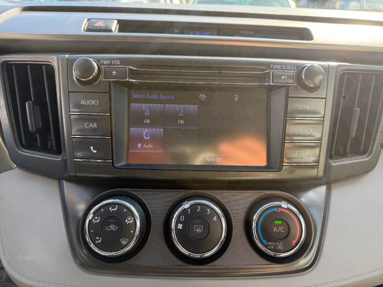 Used 2015 Toyota RAV4 LE image 20