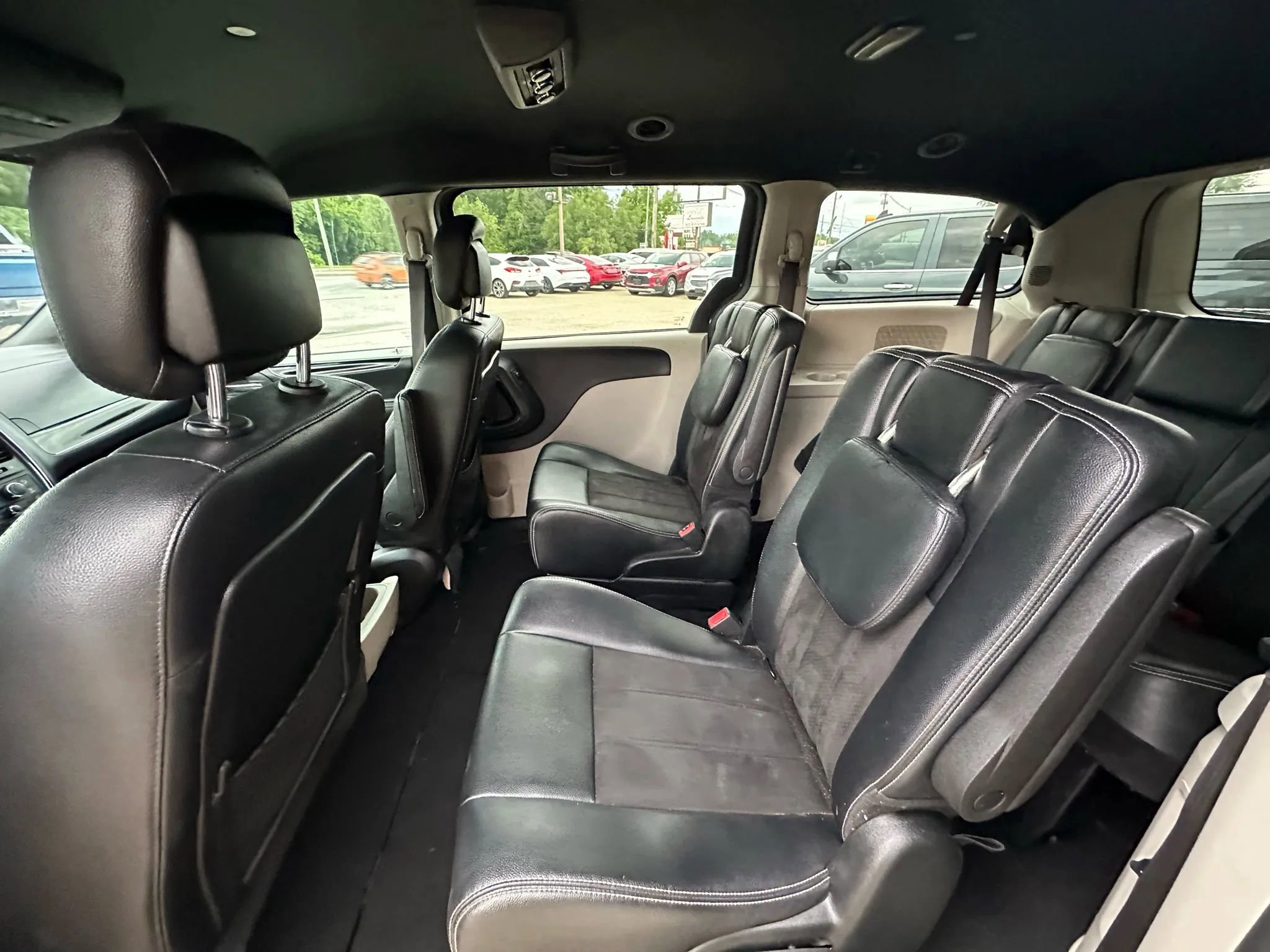 Used 2020 Dodge Grand Caravan SXT image 29