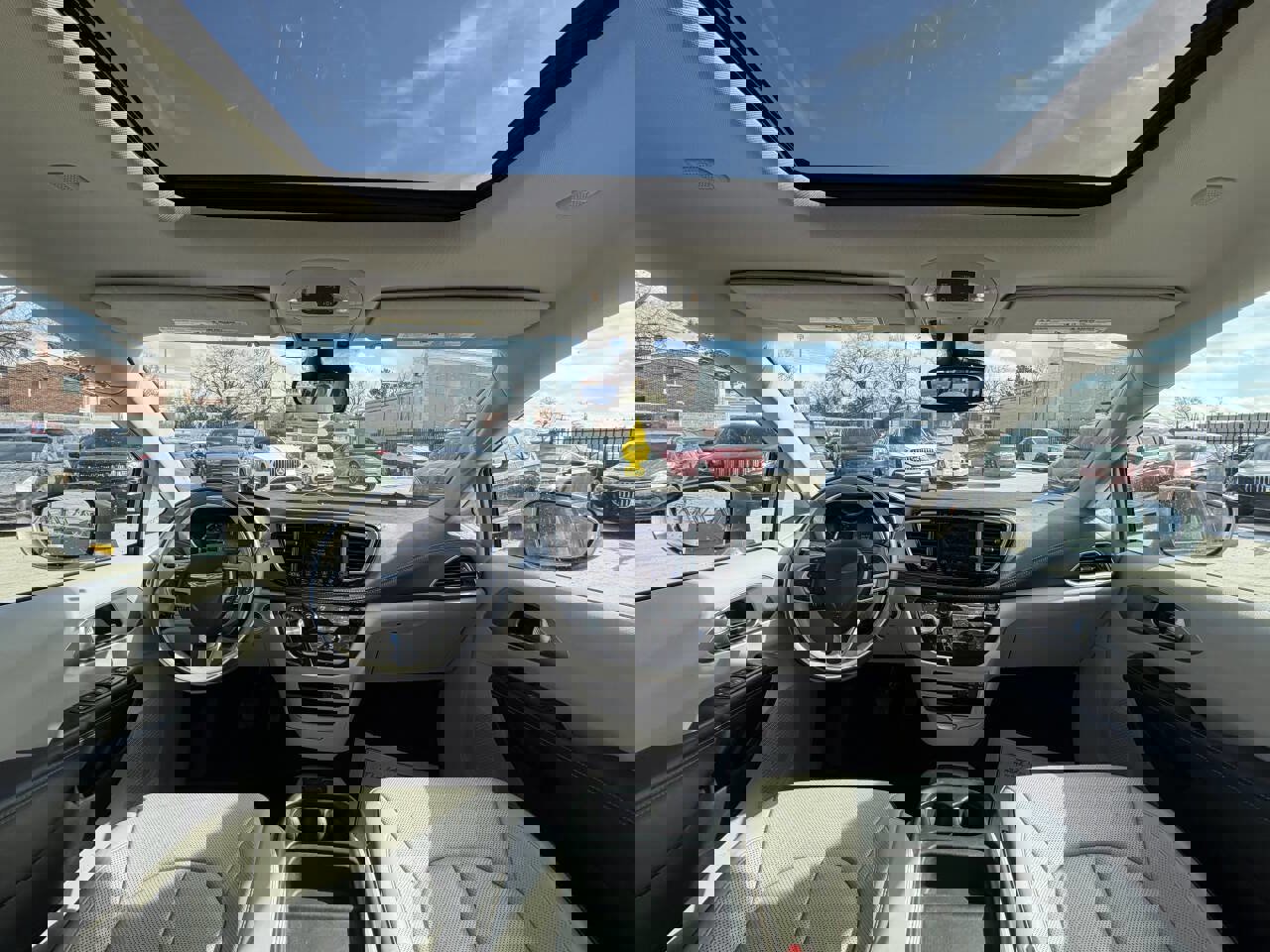 Used 2017 Chrysler Pacifica Platinum image 13