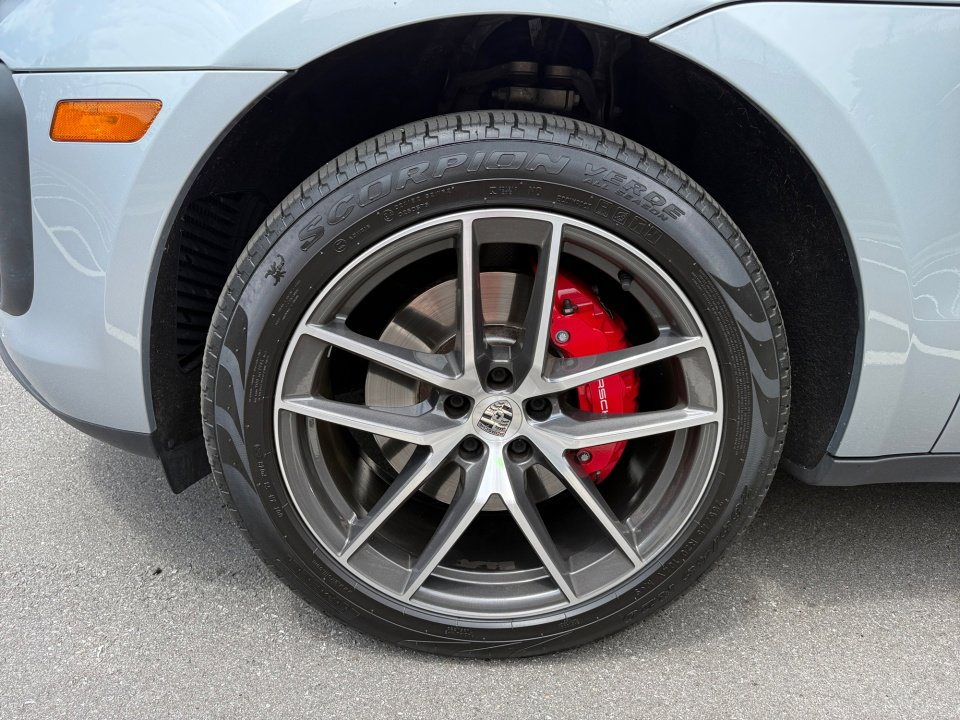 Certified 2022 Porsche Macan S AWD/4WD image 11