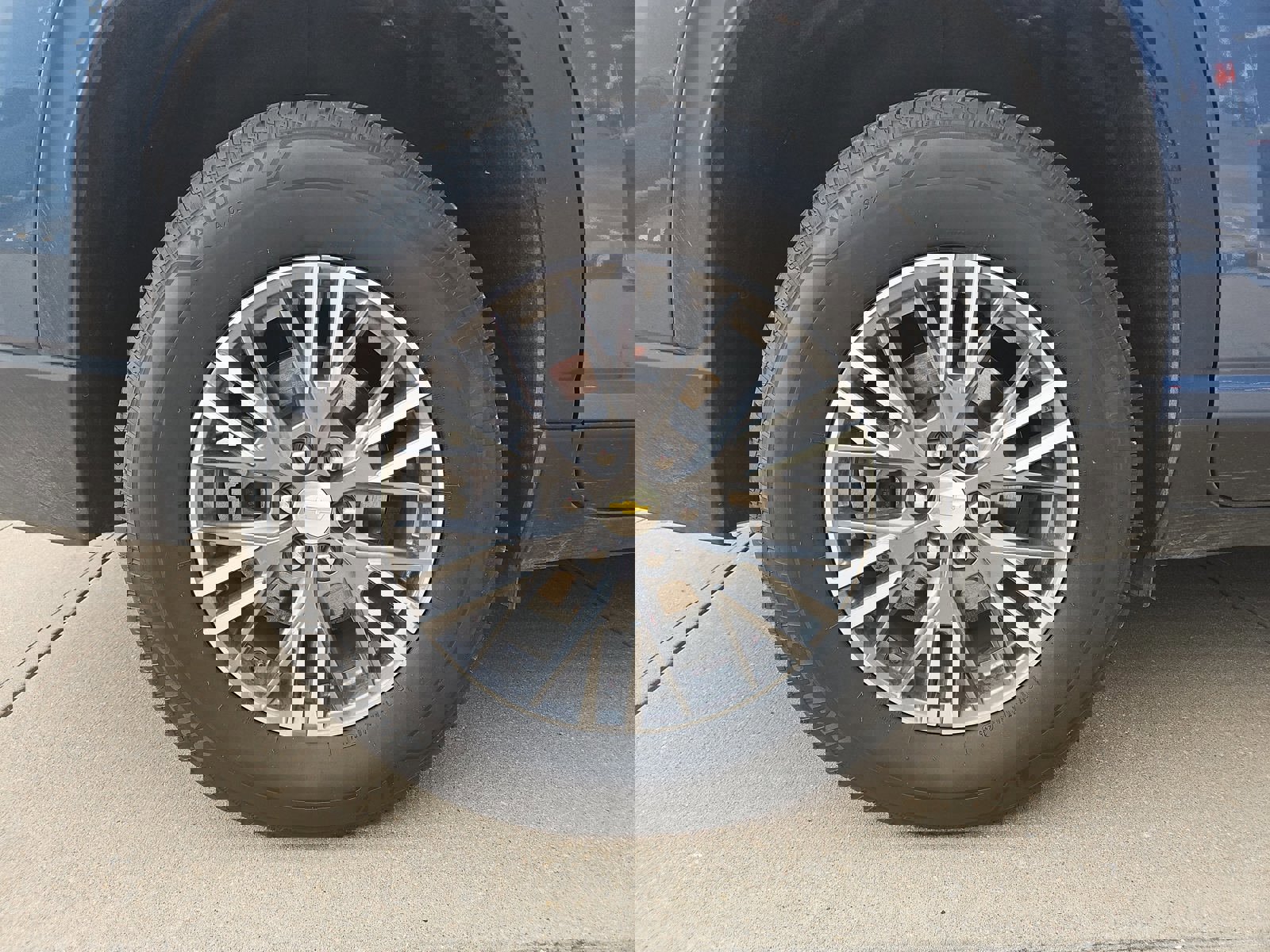 Used 2025 Chevrolet Traverse LT image 5