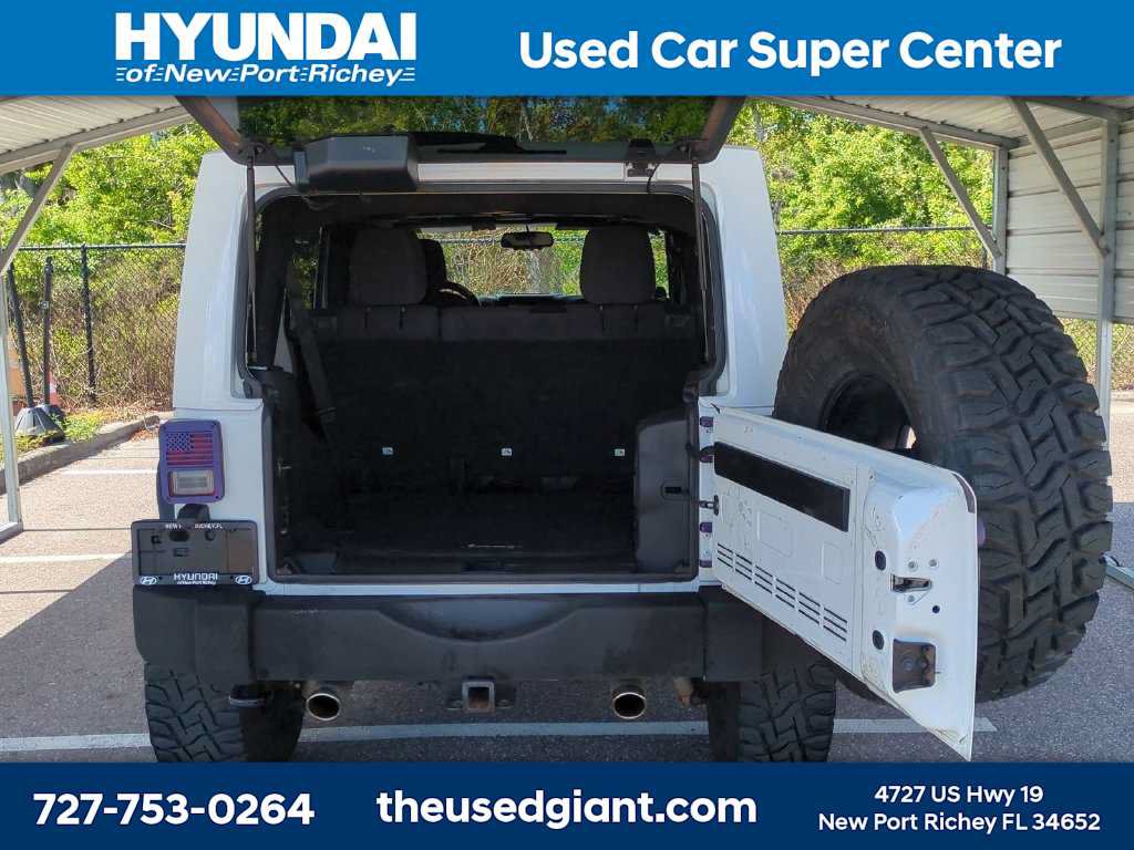 Used 2014 Jeep Wrangler Unlimited Sahara w/ Dual Top Group AWD/4WD image 12