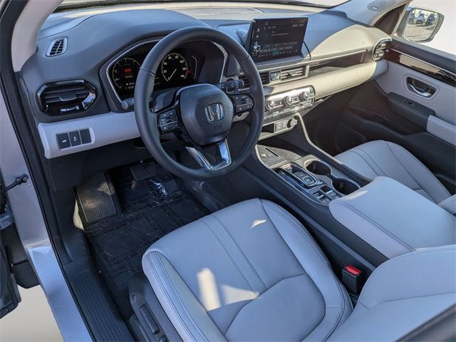New 2025 Honda Pilot Touring image 11