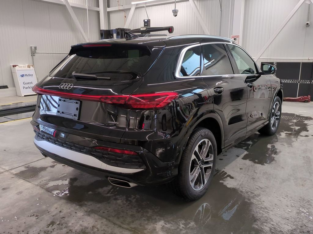 Used 2025 Audi Q5 Premium w/ Convenience Package image 3