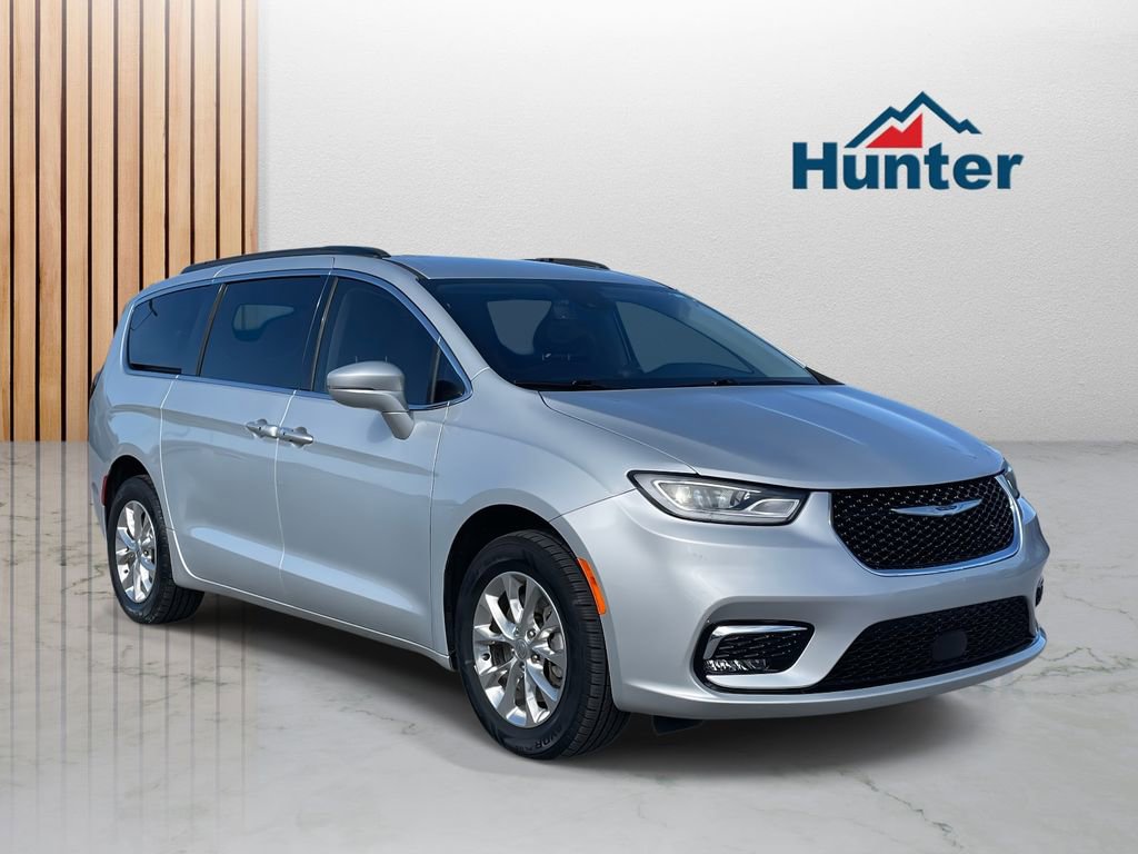 Used 2022 Chrysler Pacifica Touring-L image 1