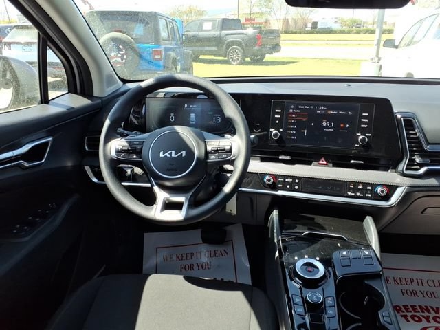 Used 2024 Kia Sportage LX AWD/4WD image 12