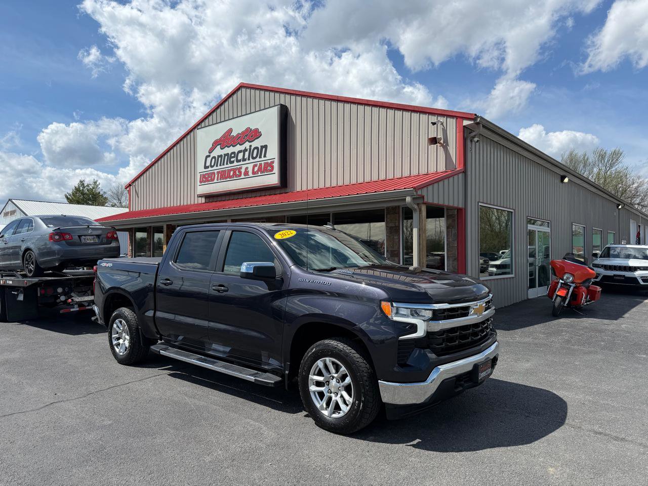Used 2022 Chevrolet Silverado 1500 LT AWD/4WD image 1