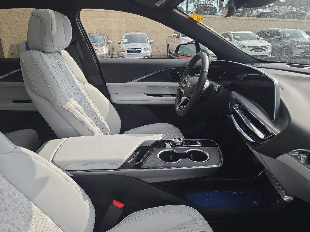 Certified 2024 Cadillac Lyriq Luxury AWD/4WD image 8
