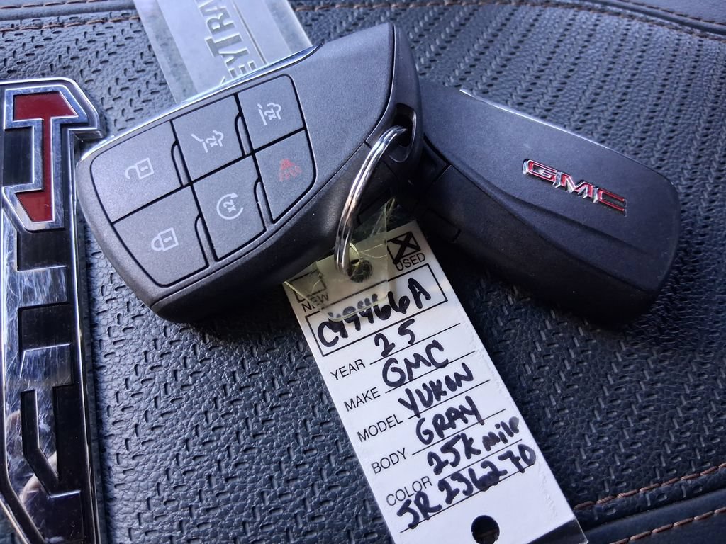 Used 2025 GMC Yukon AT4 AWD/4WD image 27