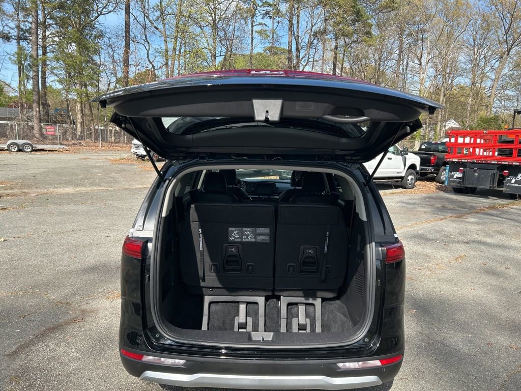 Used 2024 Kia Carnival LX image 28