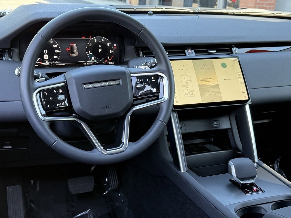 Used 2025 Land Rover Discovery Sport S image 29
