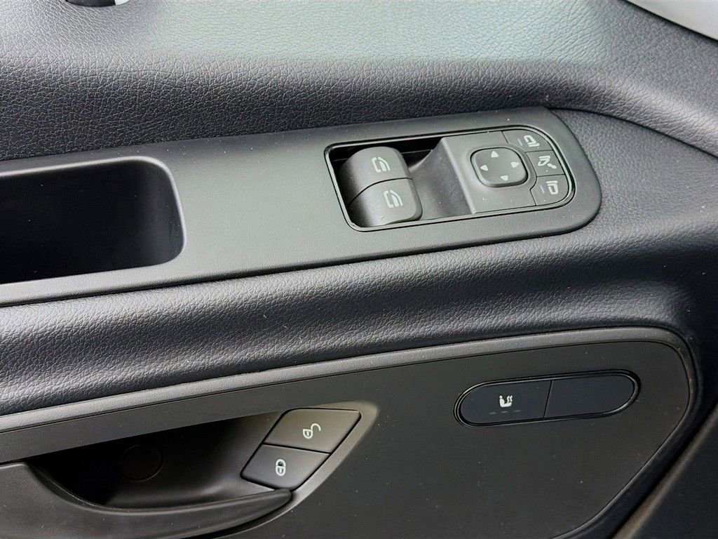 Used 2025 Mercedes-Benz Sprinter 2500 image 24