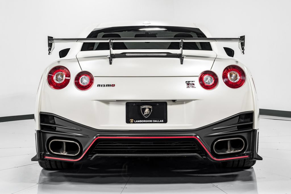 Used 2016 Nissan GT-R NISMO AWD/4WD image 4