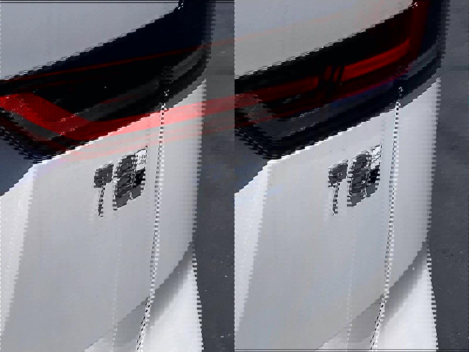 New 2026 Volvo XC60 T8 Plus w/ Protection Package Premier AWD/4WD image 26