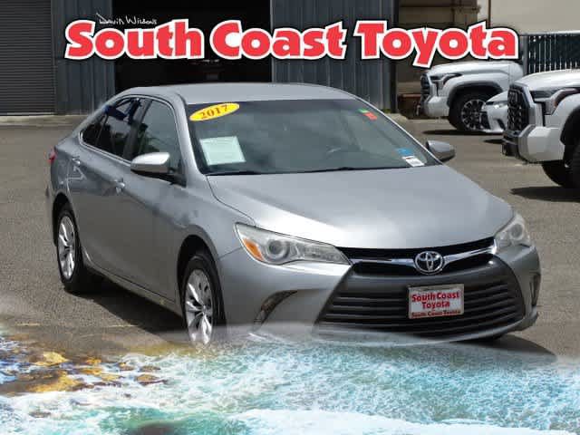 Used 2017 Toyota Camry LE FWD image 2