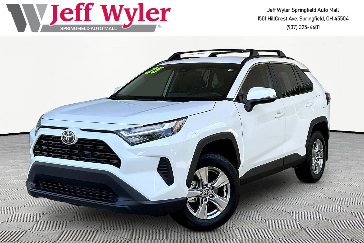Used 2025 Toyota RAV4 XLE FWD image 1