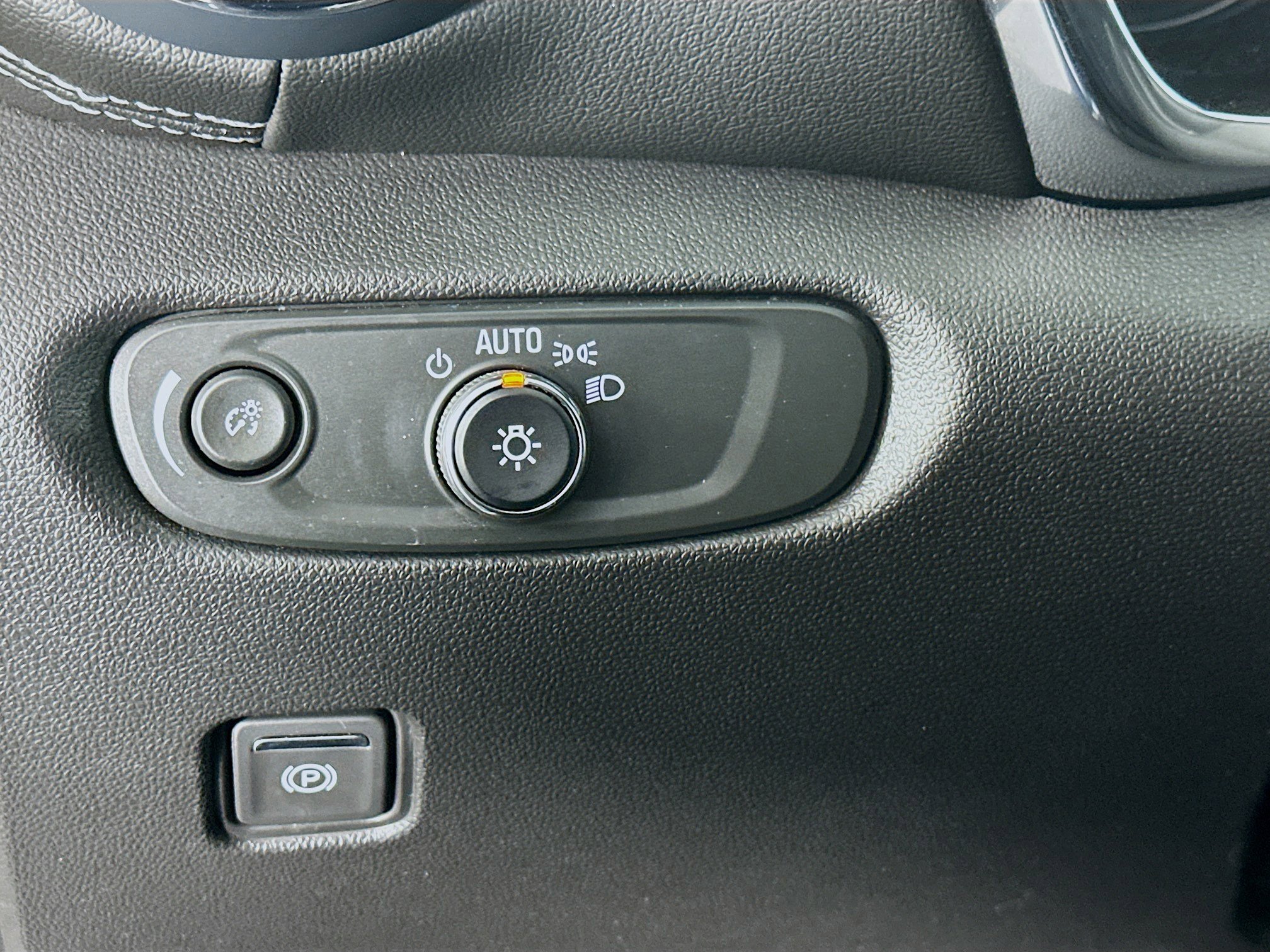 Used 2025 Chevrolet Blazer LT FWD image 16