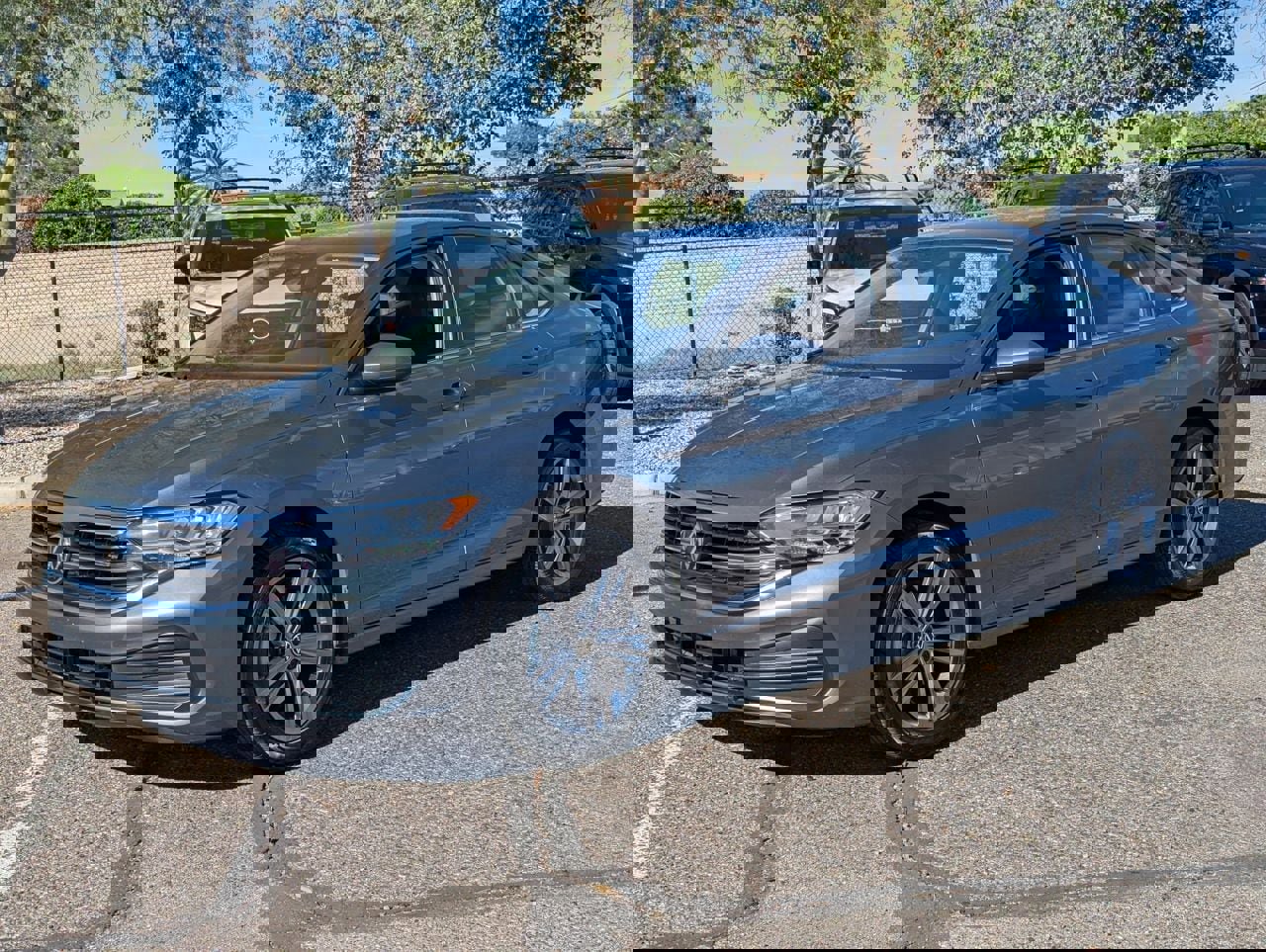 Used 2024 Volkswagen Jetta SE image 2