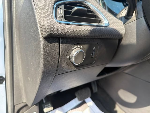 Used 2017 Chevrolet Cruze LT FWD image 15