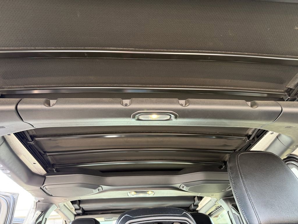 Used 2021 Jeep Wrangler Unlimited Sahara image 14