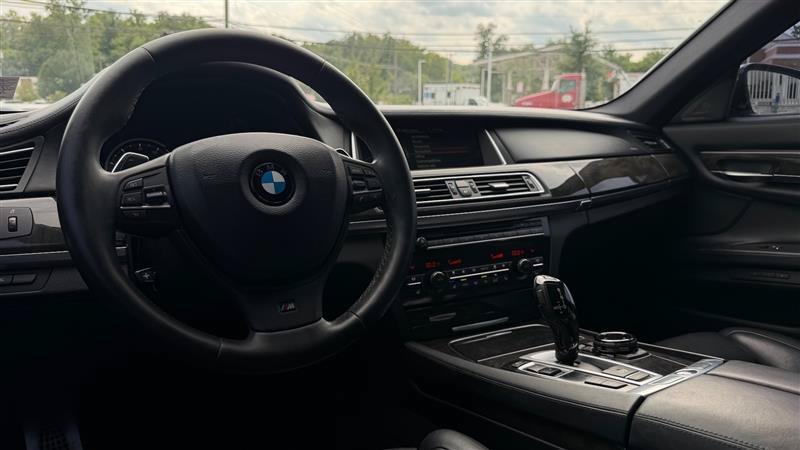 Used 2014 BMW 750Li RWD image 26