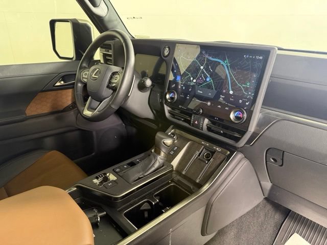 Used 2024 Lexus GX 550 w/ Accessory Package (Z1) AWD/4WD image 32