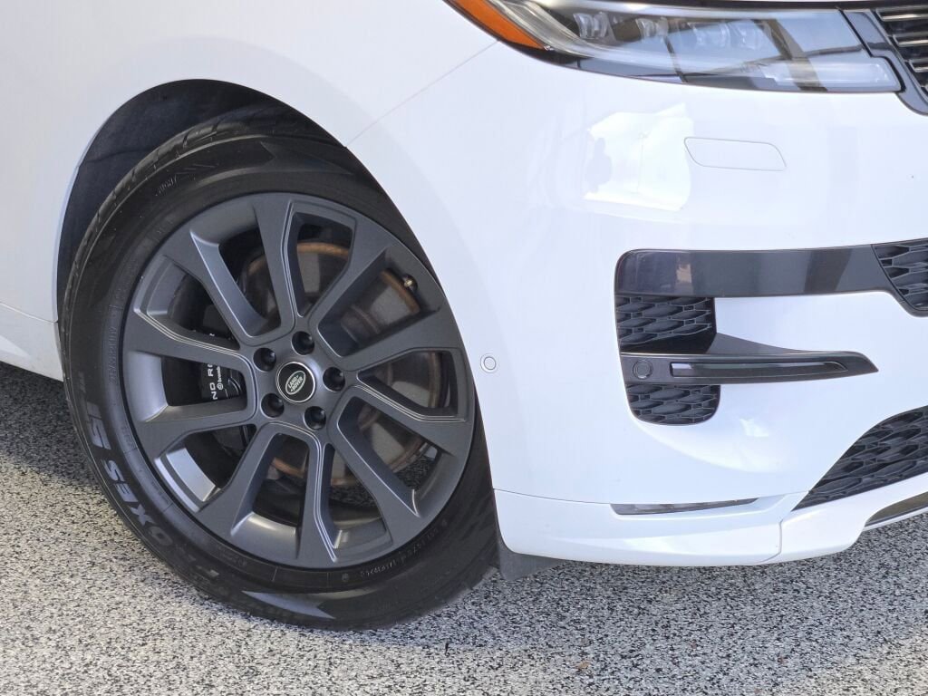 Used 2024 Land Rover Range Rover Sport Dynamic SE image 3