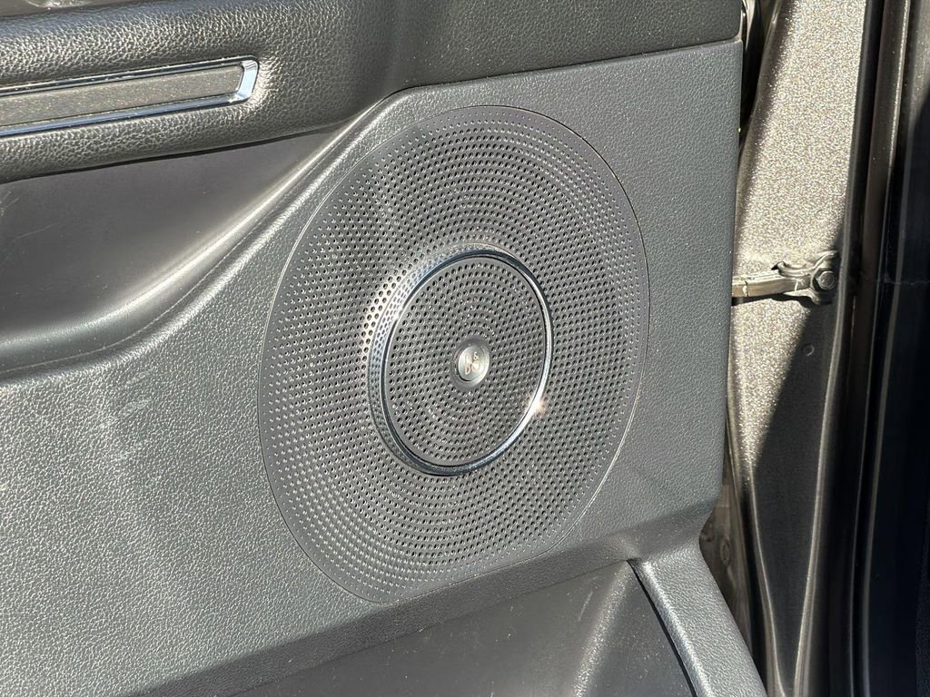 Used 2021 Ford Expedition Limited image 19