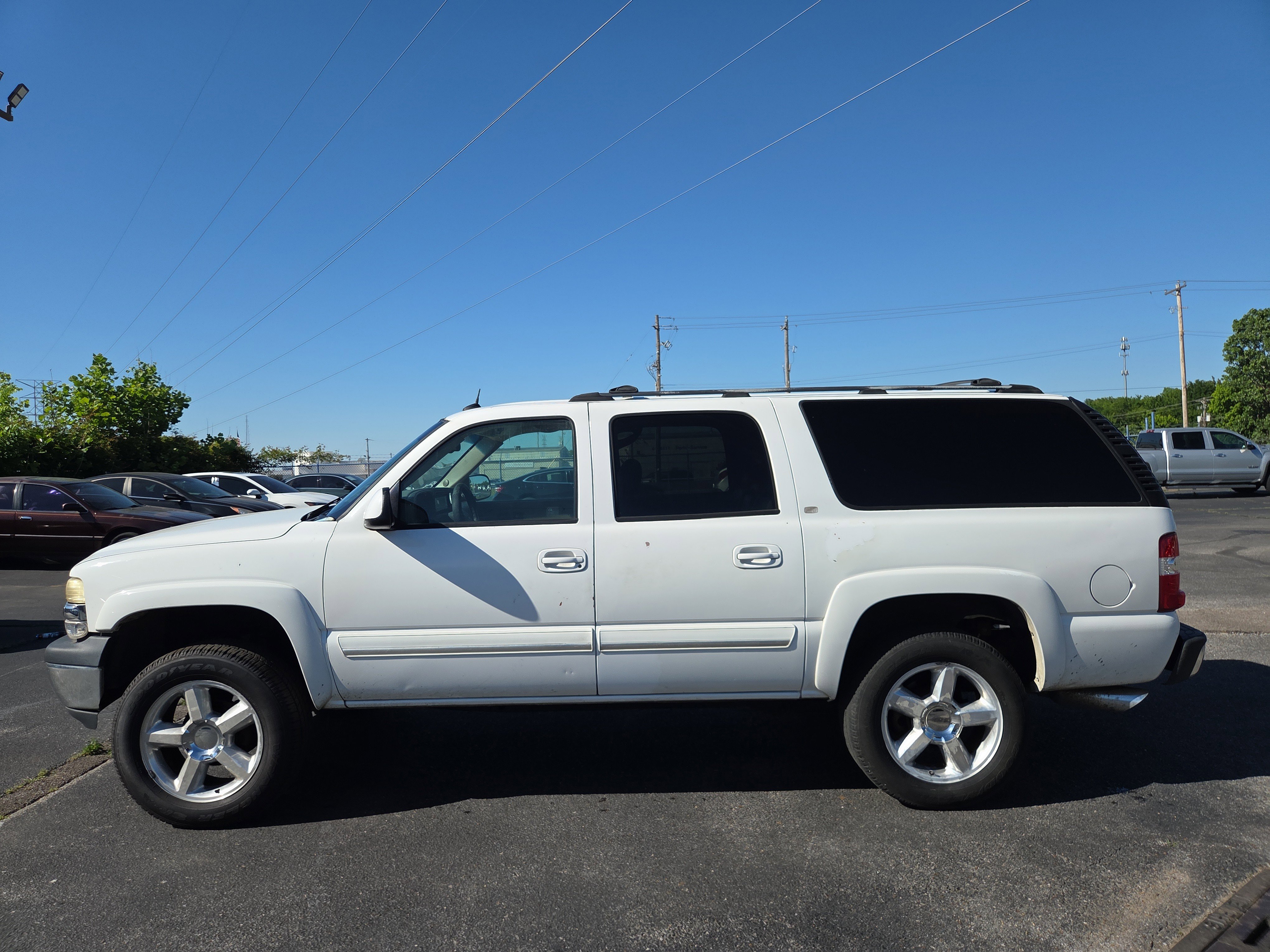 Used 2005 Chevrolet Suburban LT w/ Preferred Equipment Group RWD image 2