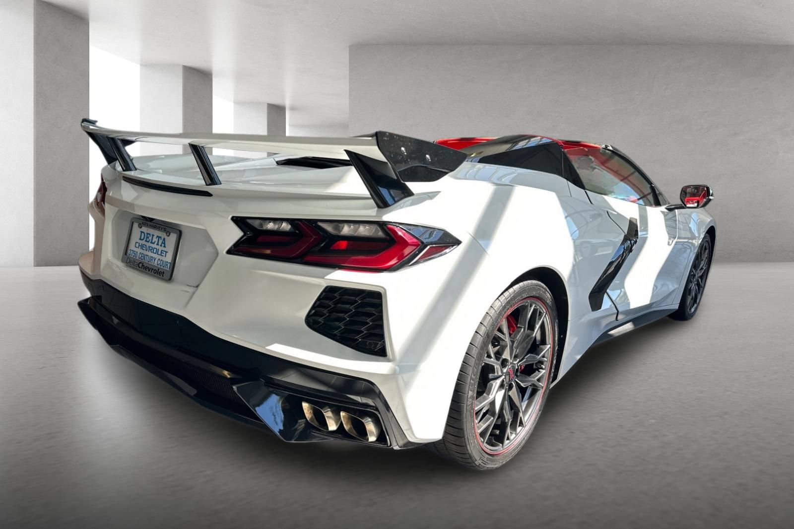 Used 2023 Chevrolet Corvette Stingray Premium Conv w/ Z51 Performance Package RWD image 4