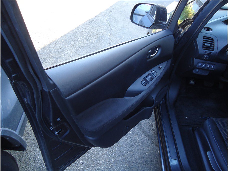 Used 2013 Nissan Leaf S w/ Charger Pkg FWD image 12