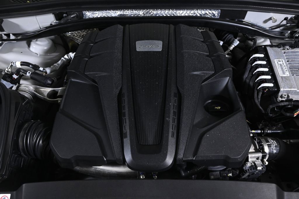 Used 2023 Porsche Macan S image 25
