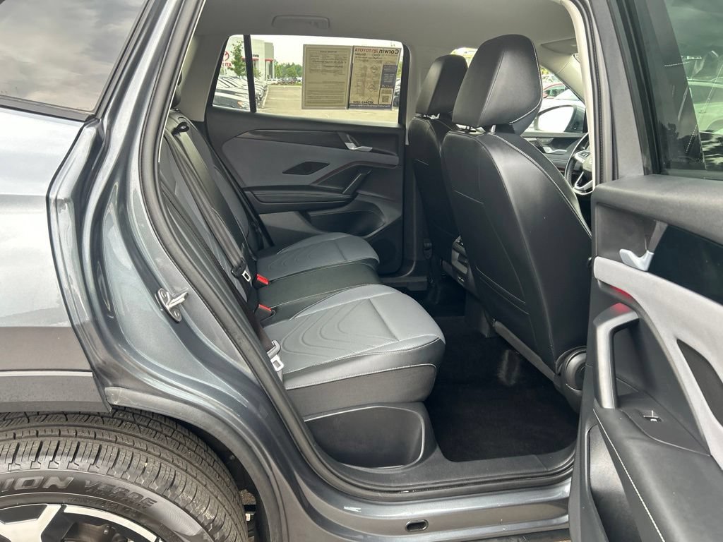 Used 2026 Volkswagen Tiguan SE AWD/4WD image 14