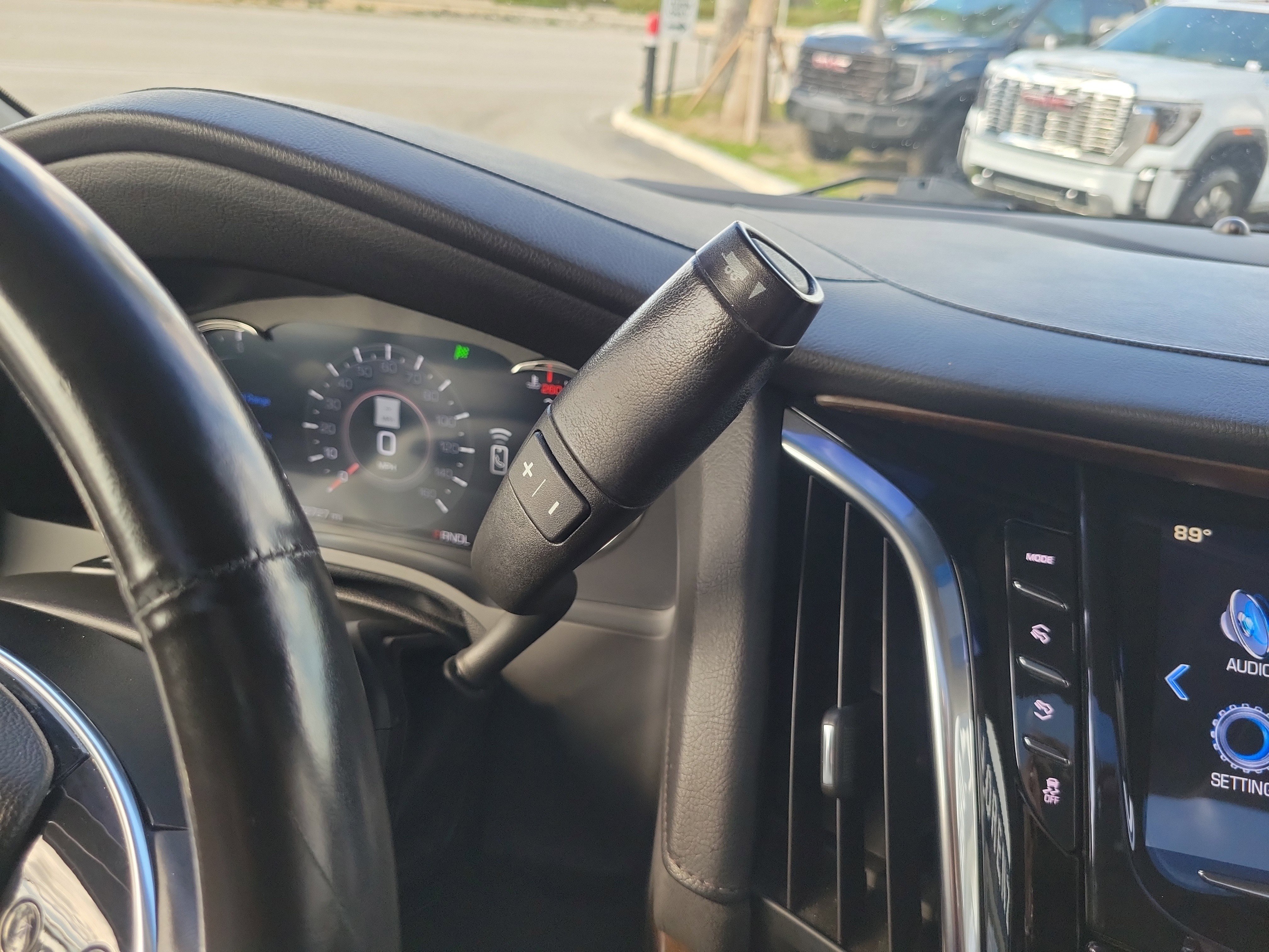 Used 2018 Cadillac Escalade ESV Luxury image 23