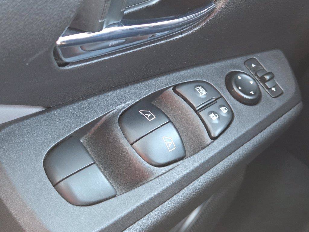 Certified 2023 Nissan Kicks SR w/ SR Premium Package FWD image 9