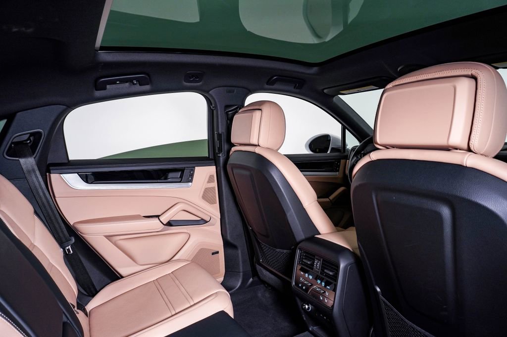 Certified 2025 Porsche Cayenne Coupe AWD/4WD image 16