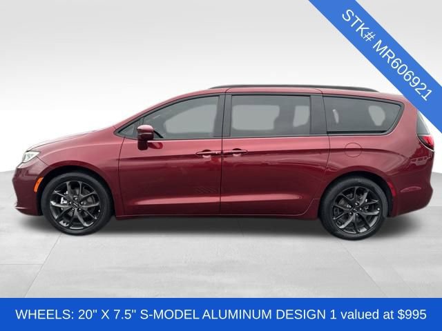 Used 2021 Chrysler Pacifica Touring w/ S Appearance Package image 4