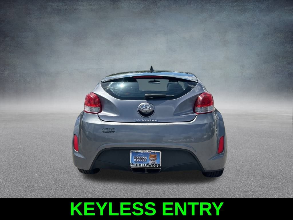 Used 2017 Hyundai Veloster image 6