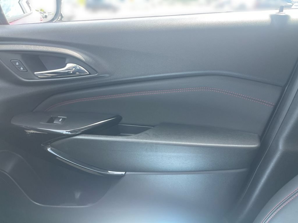 Used 2024 Chevrolet Trax RS w/ Sunroof Package FWD image 28
