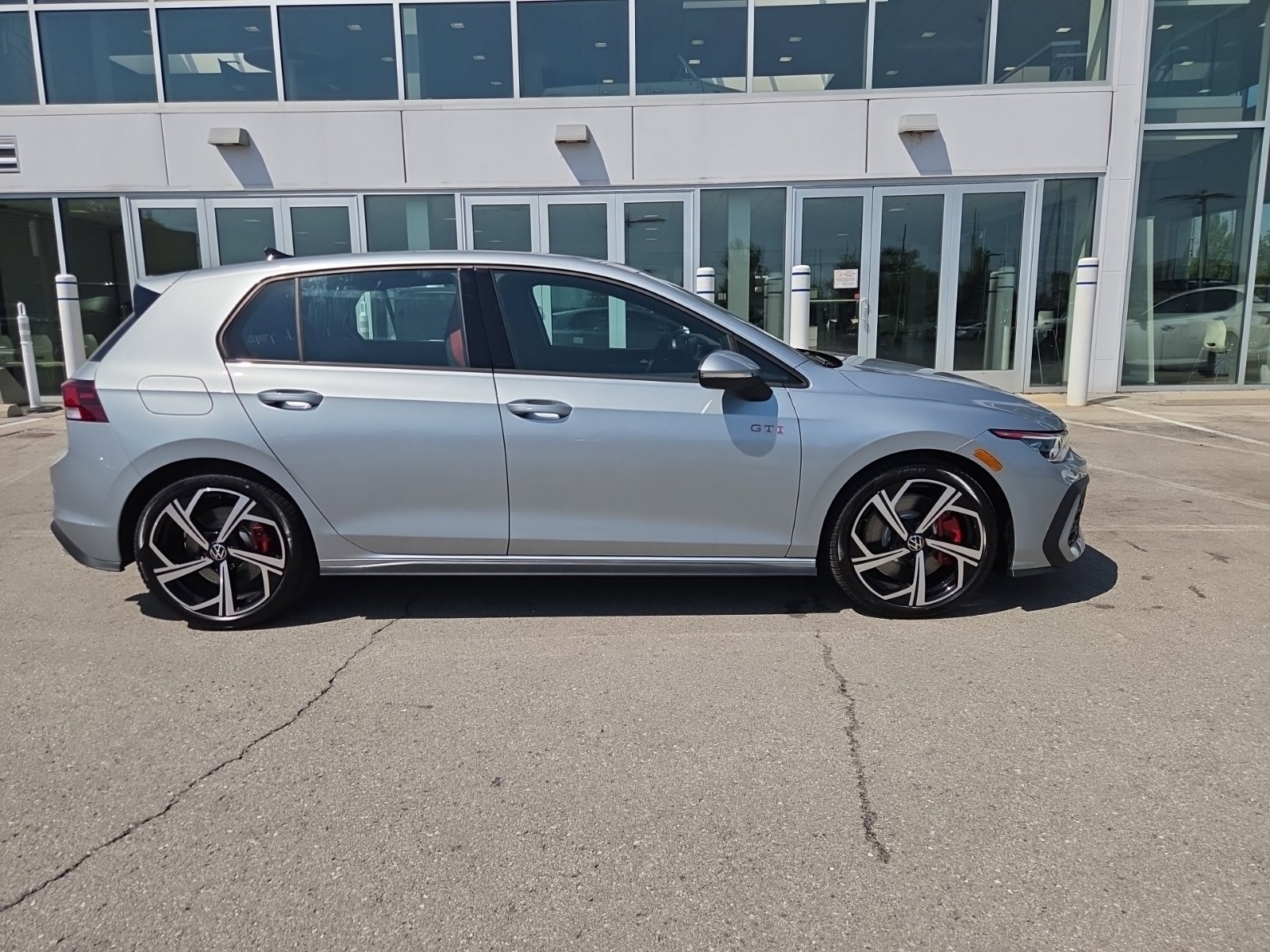 New 2026 Volkswagen GTI SE FWD image 2