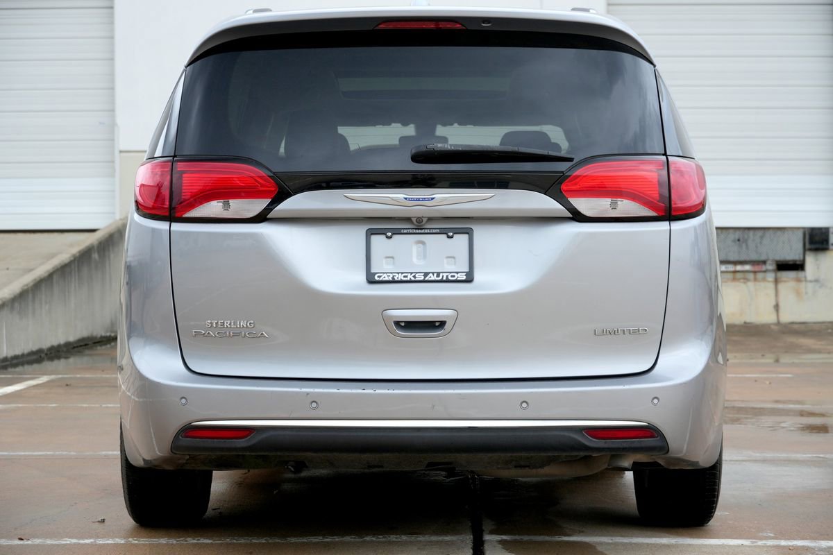 Used 2018 Chrysler Pacifica Limited FWD image 17