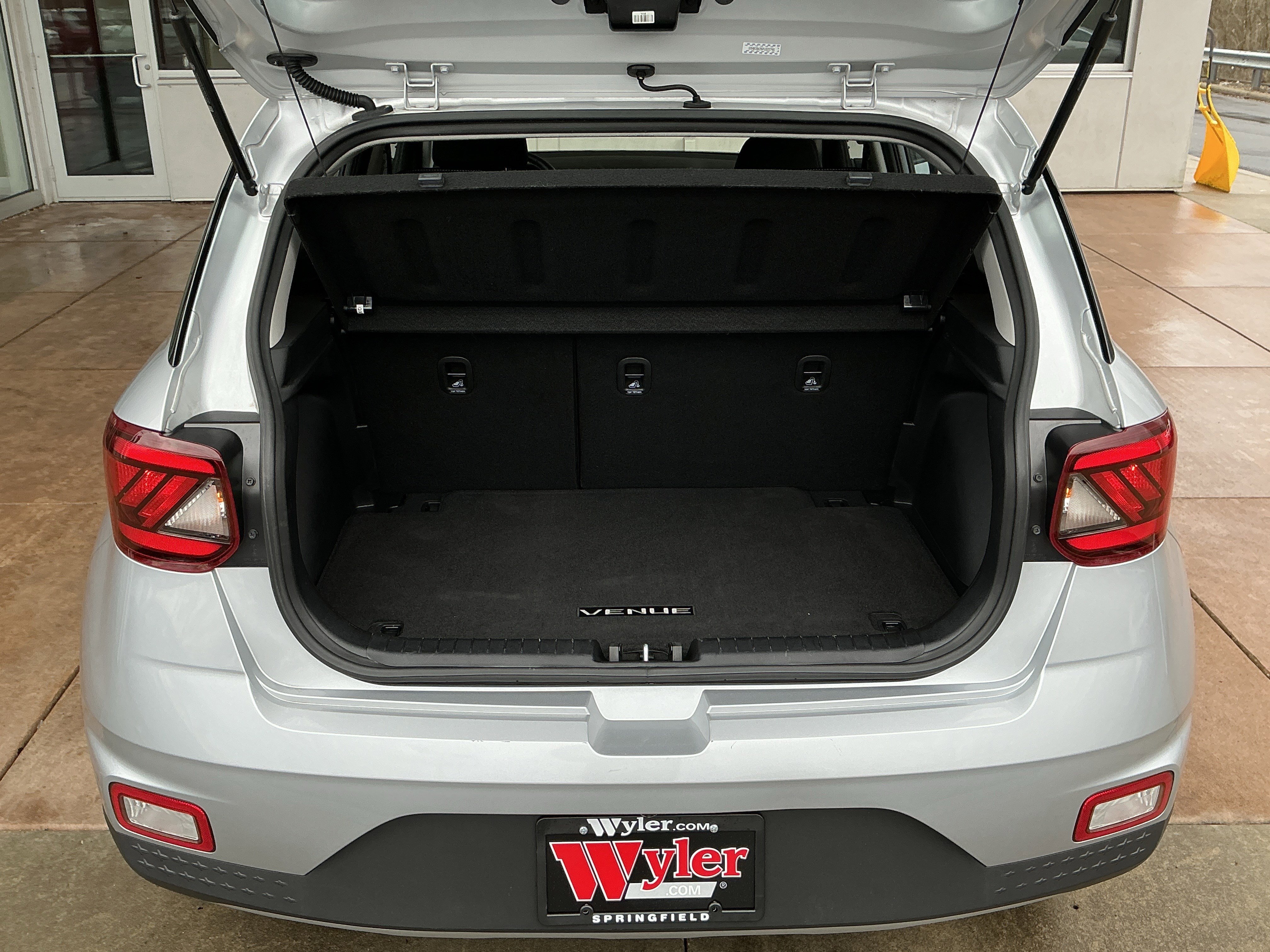 Used 2023 Hyundai Venue SEL image 24